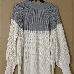 Easel Two-Tone Gray and Cream Sweater